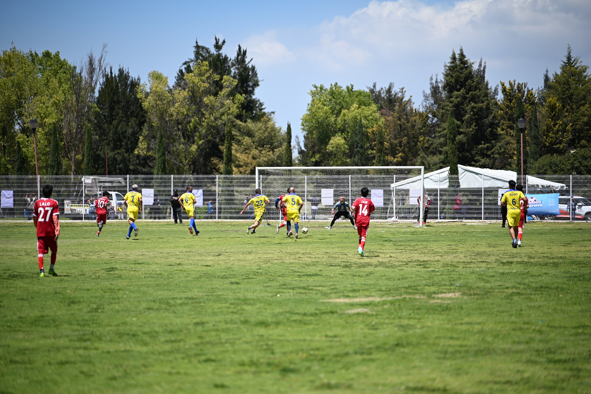 Te compartimos los mejores momentos de esta jornada donde la experiencia y la juventud se unieron por amor al fútbol. 📸👇