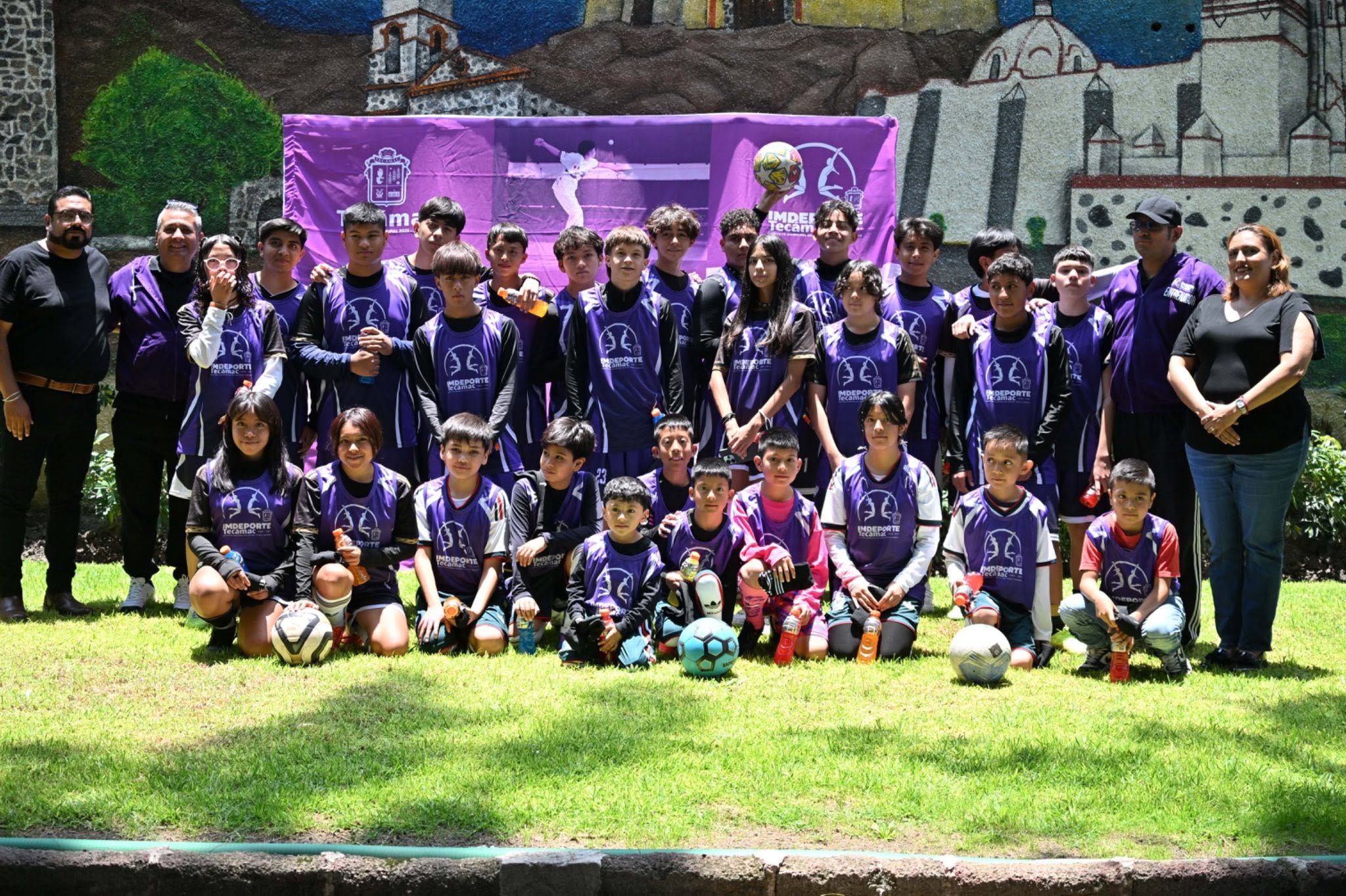 Entrega de uniformes a la Escuela de Fútbol FEMEX Tecámac en el Parque Ecológico y Deportivo Sierra Hermosa